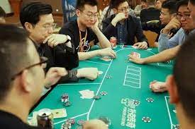 德州扑克战略深度解析：在中智斗全球玩家-亚博体育